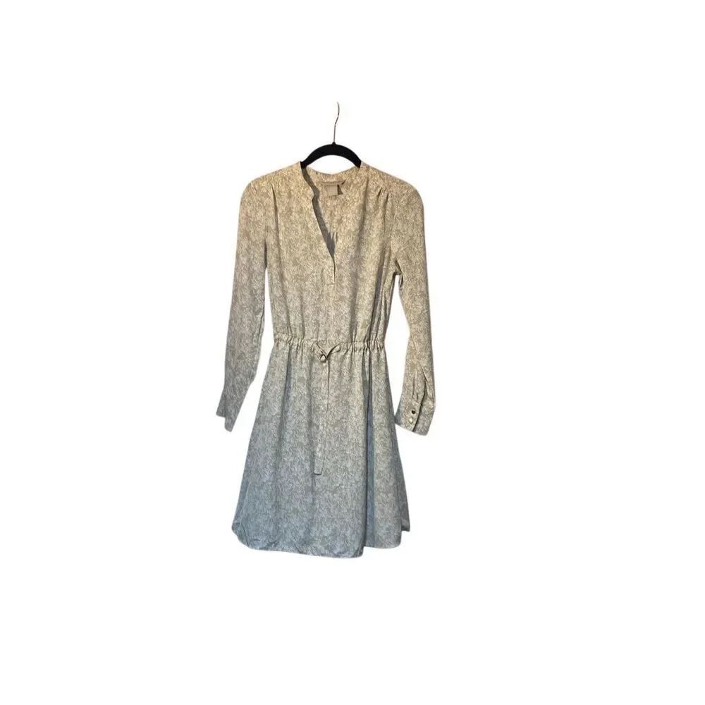 H&M women’s green and white floral long sleeve V-neck belted dress size XS